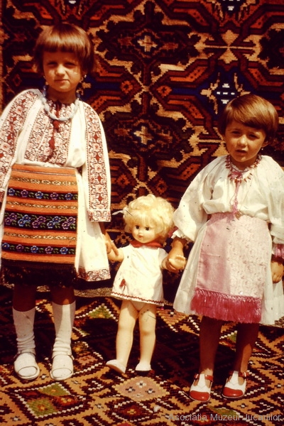 embroidery rough satire Cum a murit prima fabrică de jucării din România și care au fost cele mai  vândute produse de la Arădeanca?